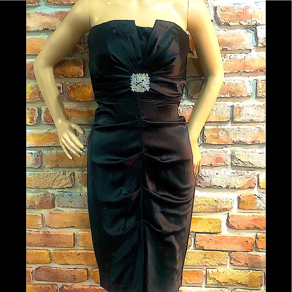 BETSY & ADAM  satin dress